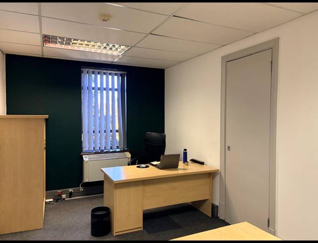 23M² SERVICED OFFICE TO LET IN FOURWAYS